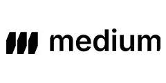 Das Bild zeigt das Medium-Logo mit drei fetten schwarzen schrägen Rechtecken, gefolgt von dem Wort Medium in schwarzen Kleinbuchstaben auf weißem Hintergrund.